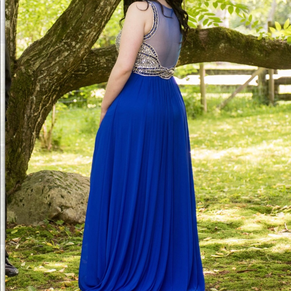 Prom dress - Picture 2 of 4